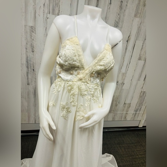 Vintage up cycled wedding gown - Picture 4 of 8